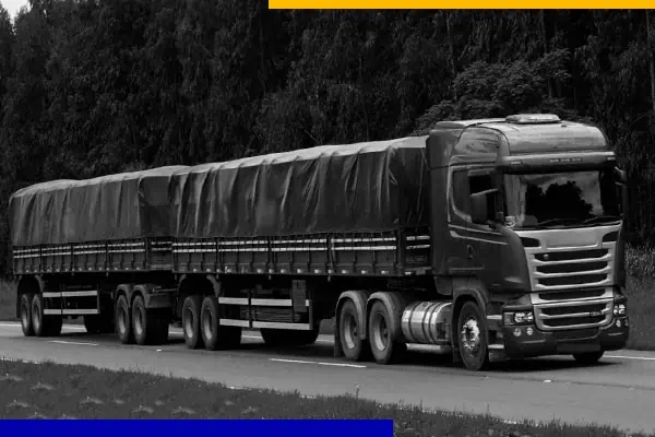 O que é um caminhão de 9 eixos? O bitrenzão é um bitrem de nove eixos, porém seus eixos estão distribuídos de uma maneira diferente ao Rodotrem, a divisão ocorre com três eixos posicionados no cavalo mecânico e o restante em cada semi-reboque. Ele também faz uso da quinta roda, uma no caminhão e a outra entre os semi-reboques.