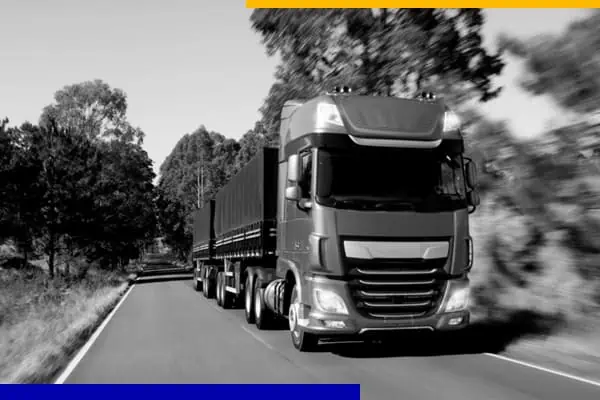 O que é um caminhão de 9 eixos? O bitrenzão é um bitrem de nove eixos, porém seus eixos estão distribuídos de uma maneira diferente ao Rodotrem, a divisão ocorre com três eixos posicionados no cavalo mecânico e o restante em cada semi-reboque. Ele também faz uso da quinta roda, uma no caminhão e a outra entre os semi-reboques.